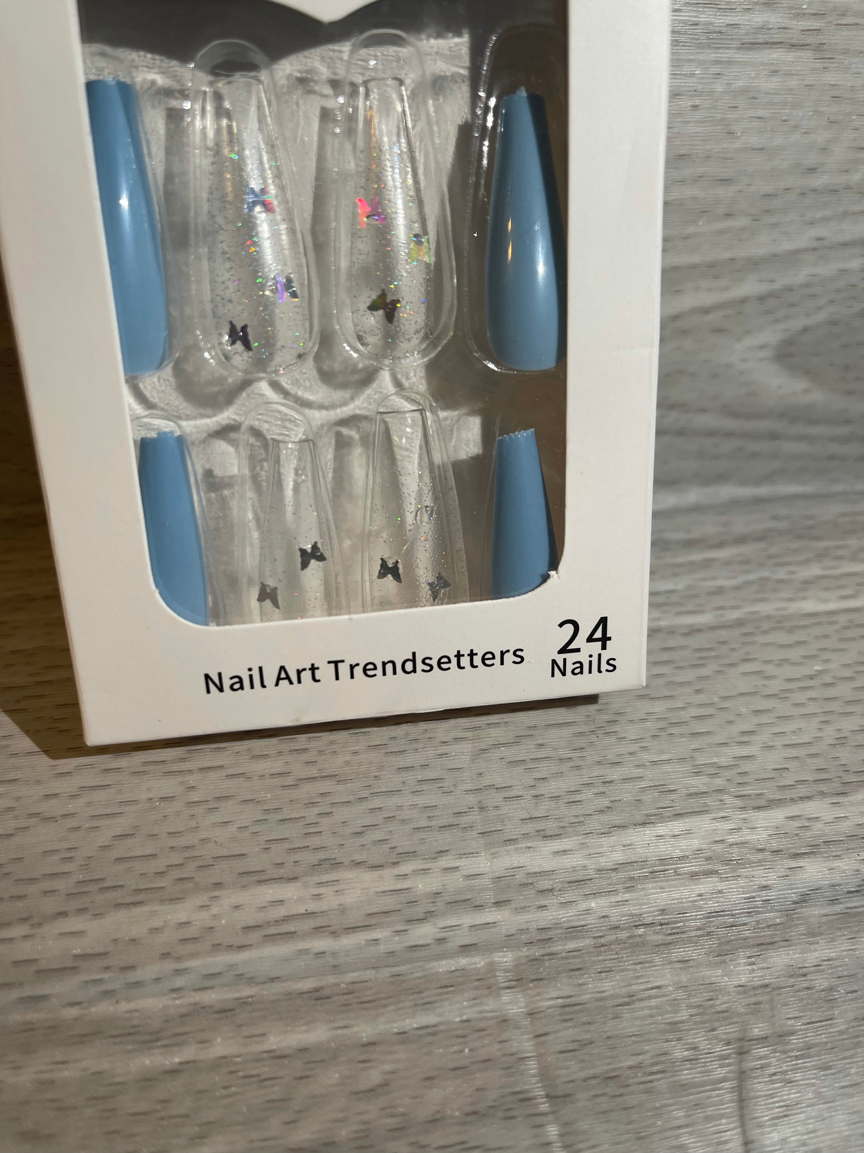 Press on nails