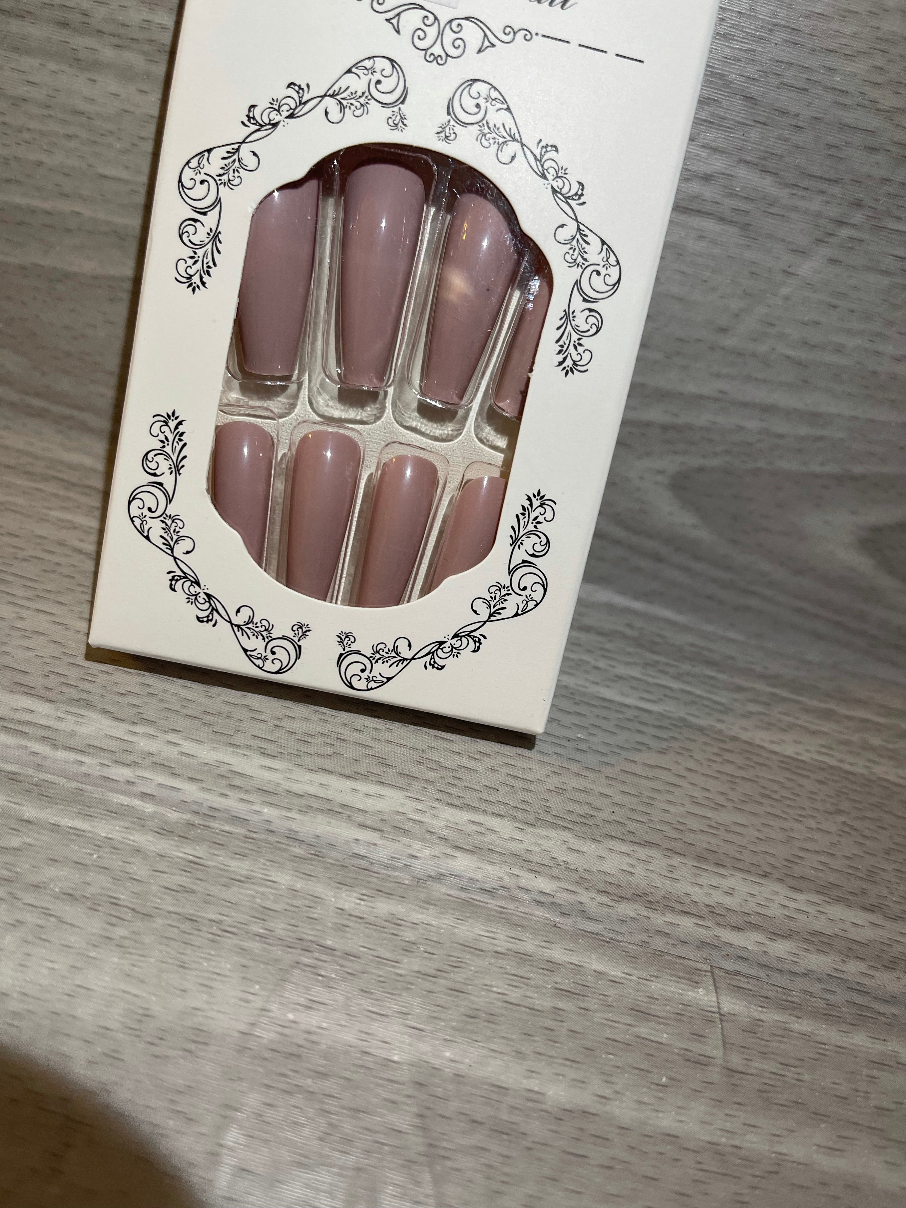 Press on nails