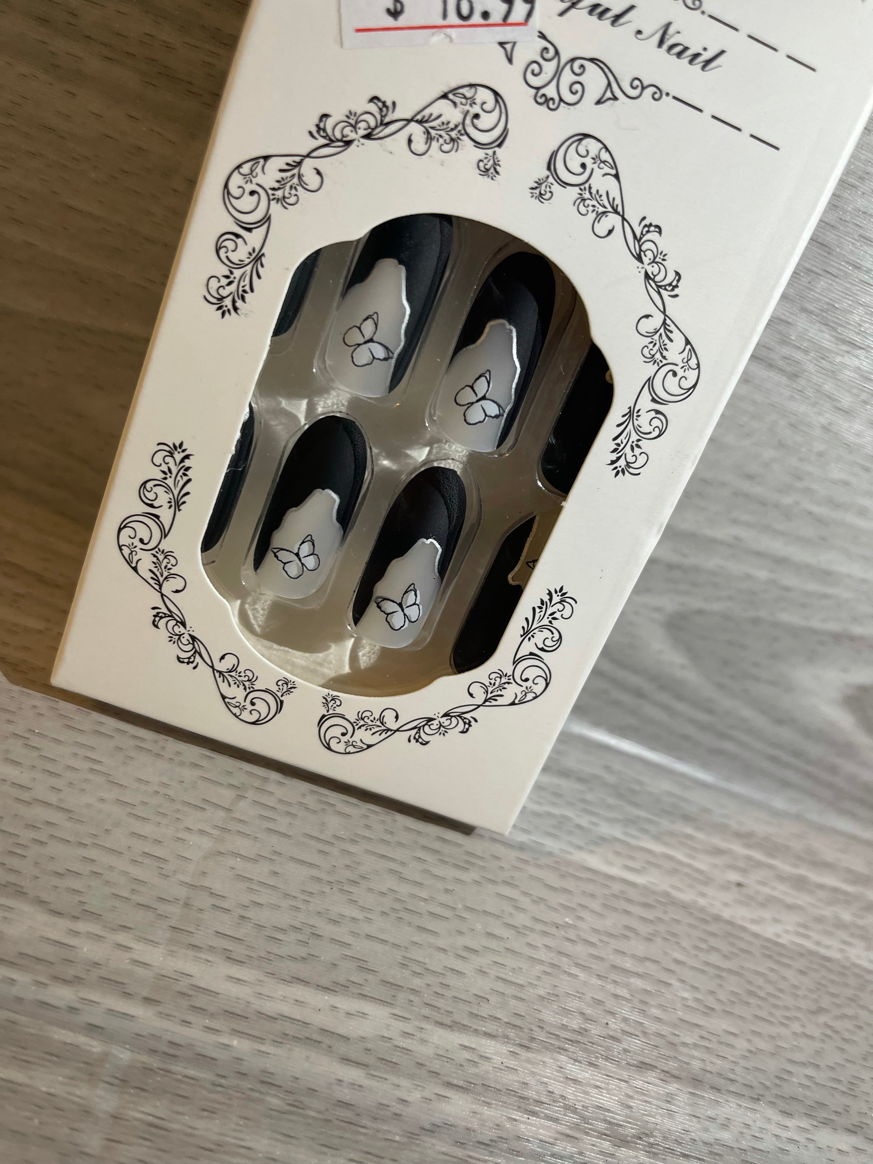 Press on nails