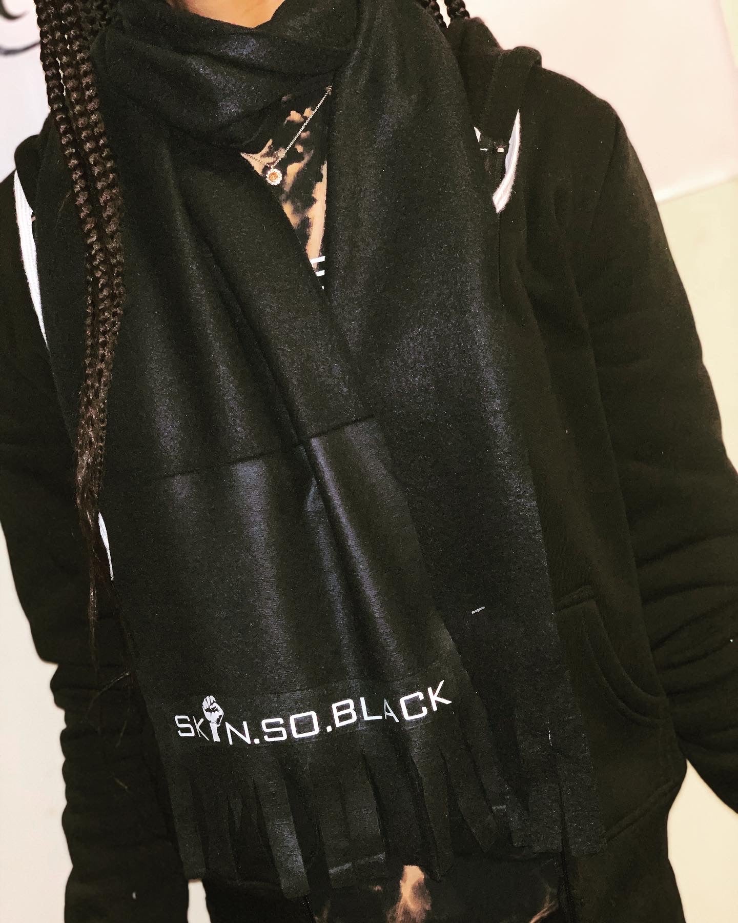 SKIN.SO.BLACK SCARF
