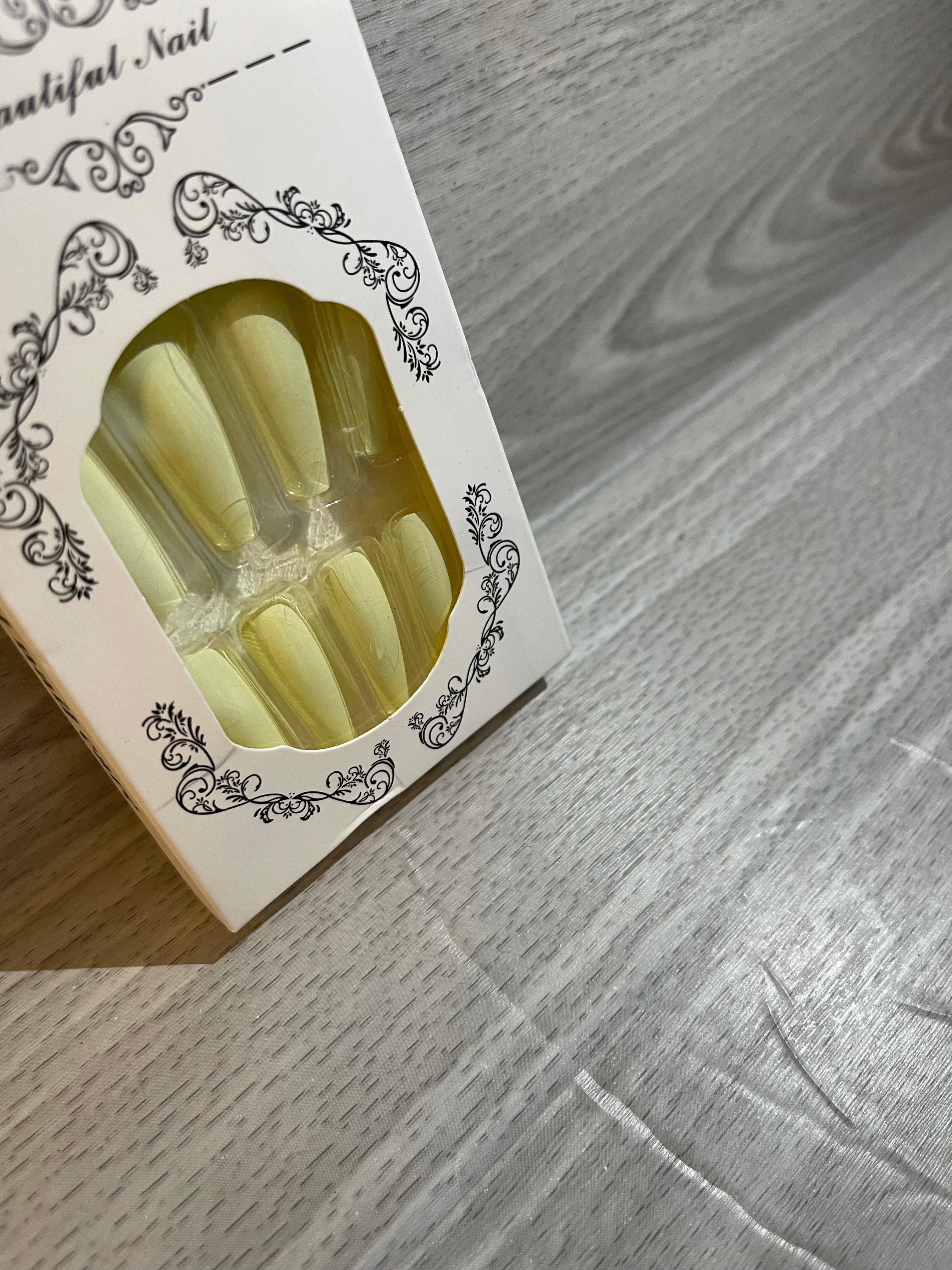 Press on nails