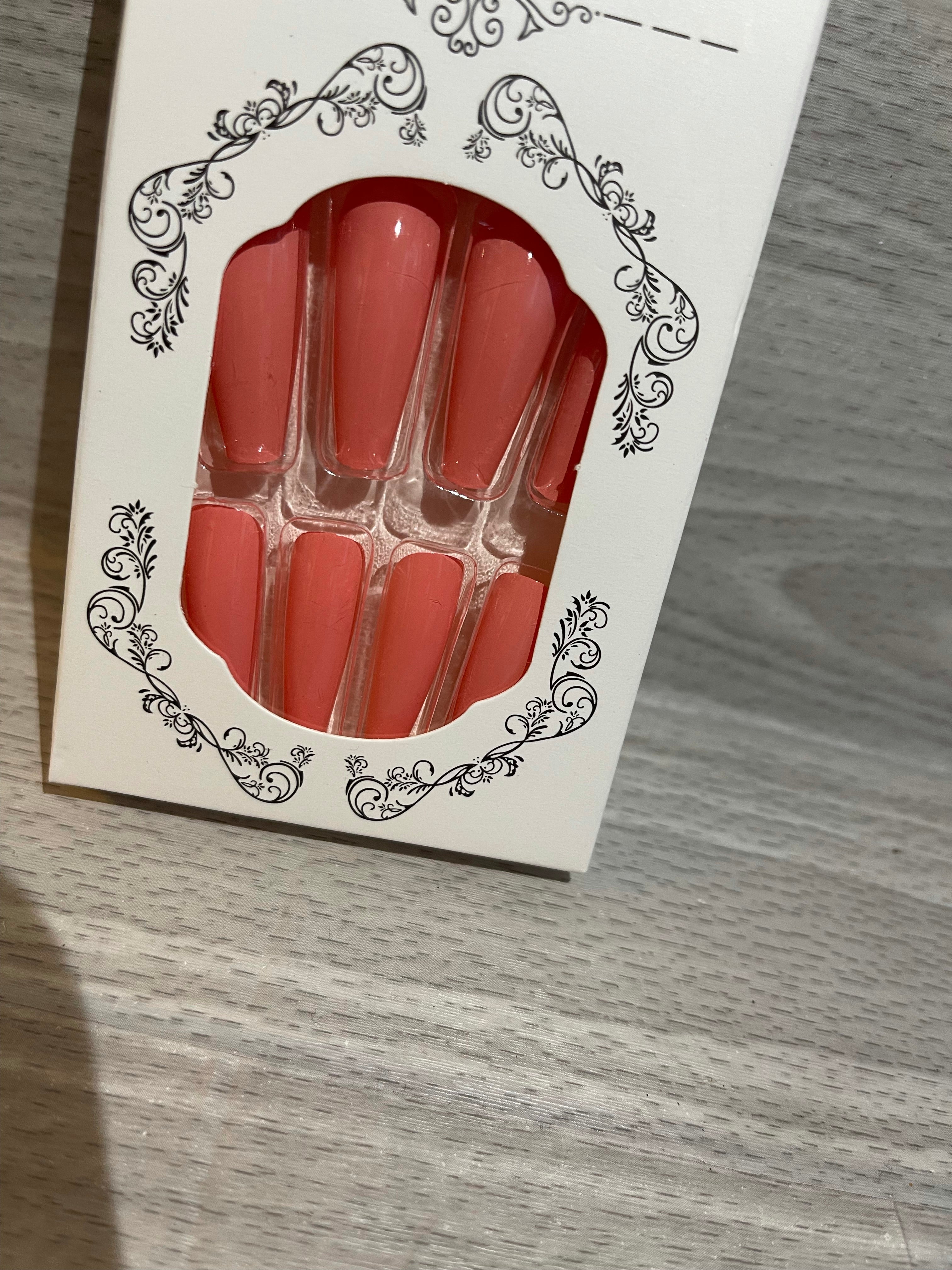 Press on nails